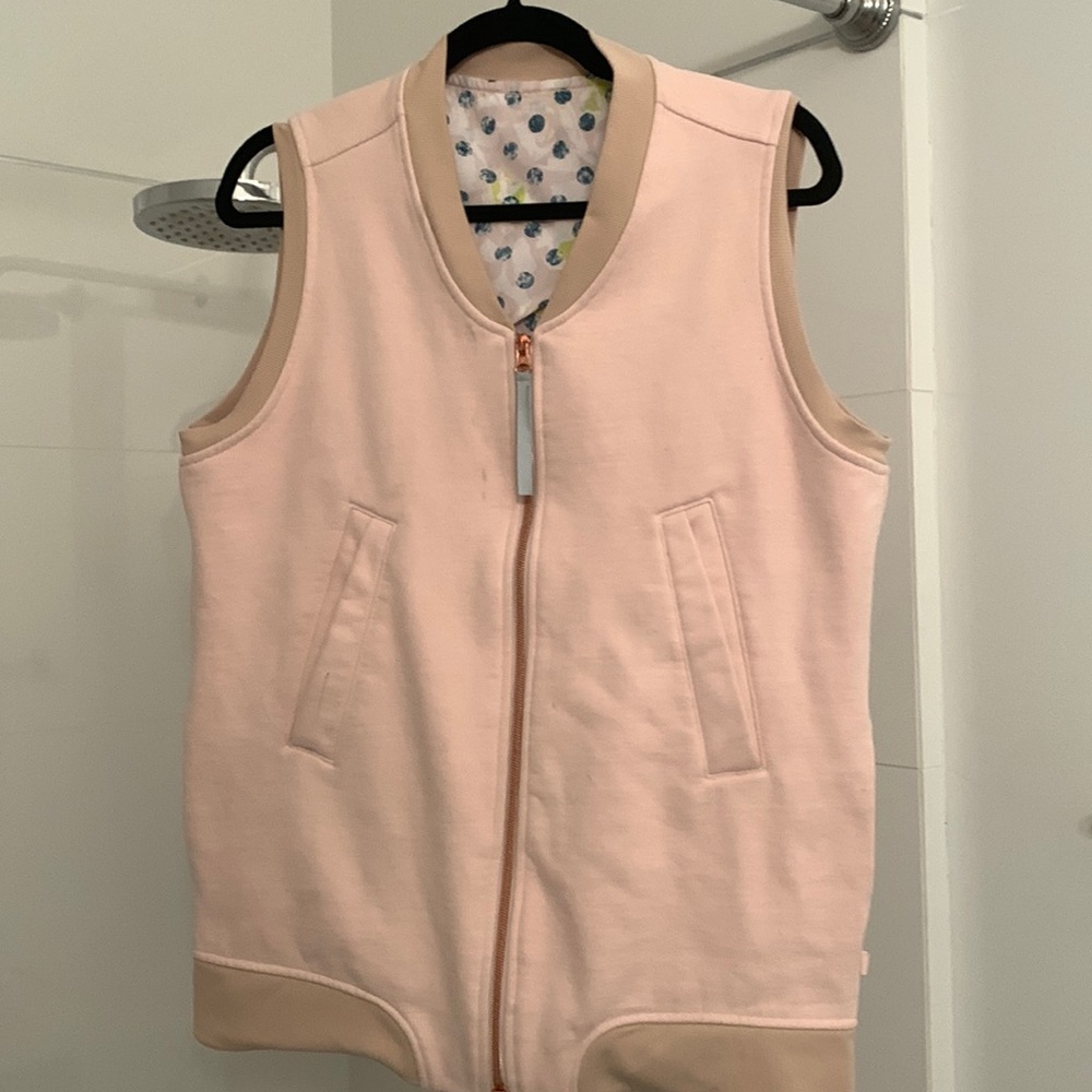 Lululemon Pink Departure Vest size 6?